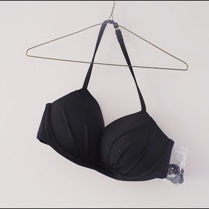 *NWOT* Victoria’s Secret Bikini Top (Black)